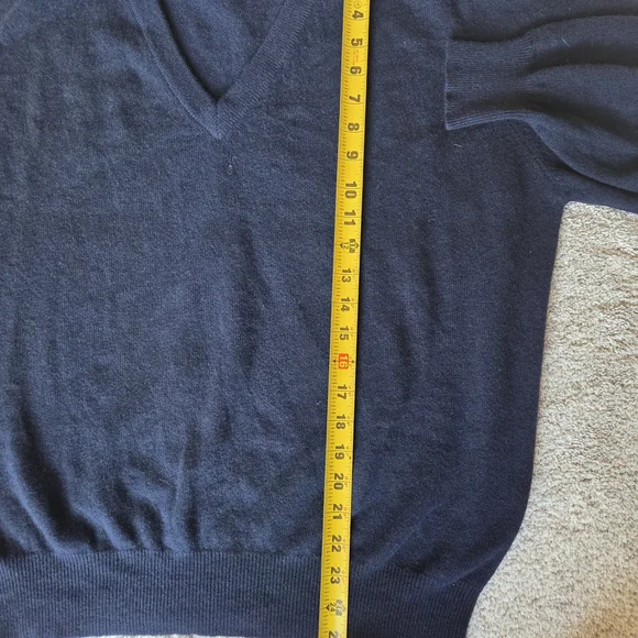 Men's Navy Cashmere V-Neck Sweater - Picture 6 of 8